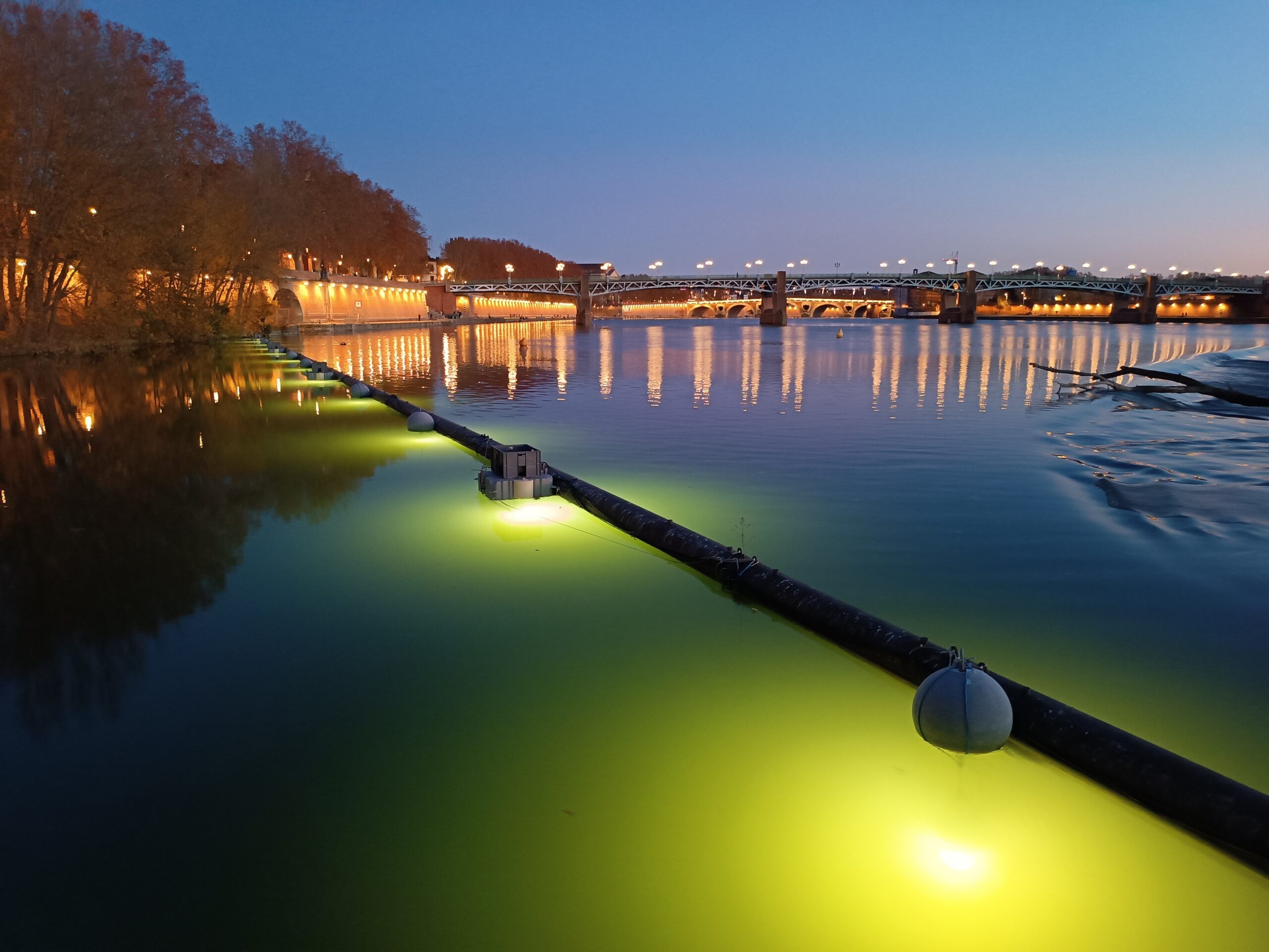 Test d’une barrière lumineuse pour guider la dévalaison des poissons